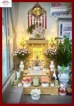 Có nên thêm Nhị cấp, tam cấp để đặt thêm vật phẩm cho bàn thờ Thần Tài ?